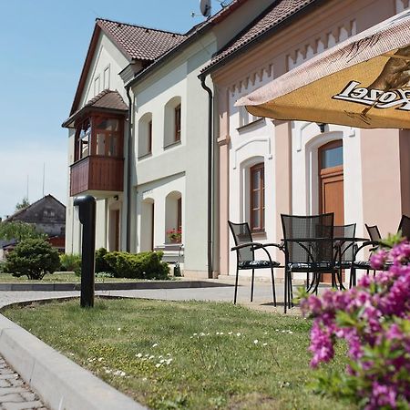 Penzion Nad Oborou Hradec Kralove Exterior foto