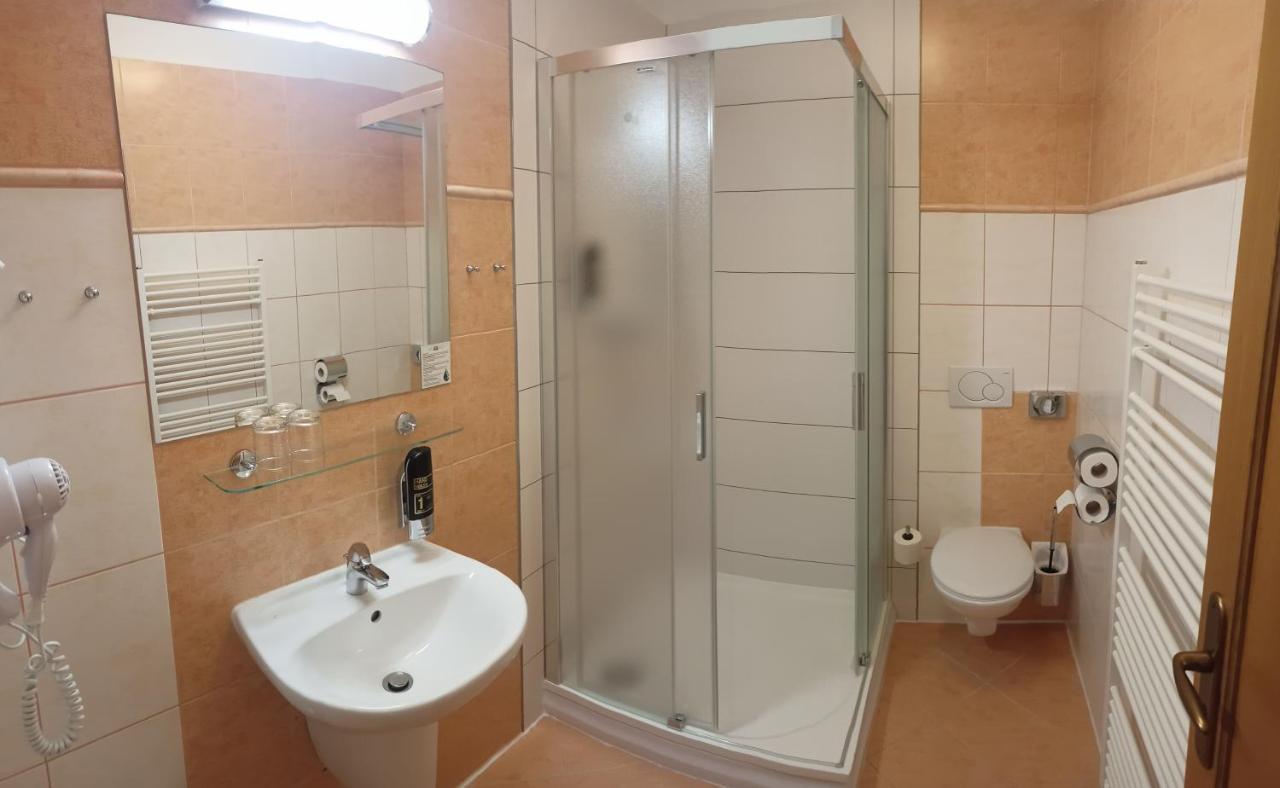 Penzion Nad Oborou Hradec Kralove Exterior foto