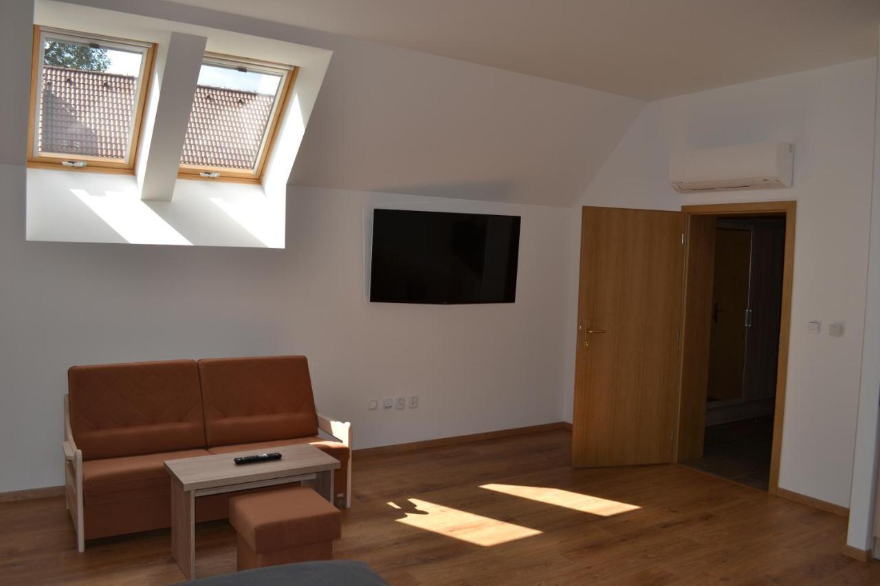 Penzion Nad Oborou Hradec Kralove Exterior foto