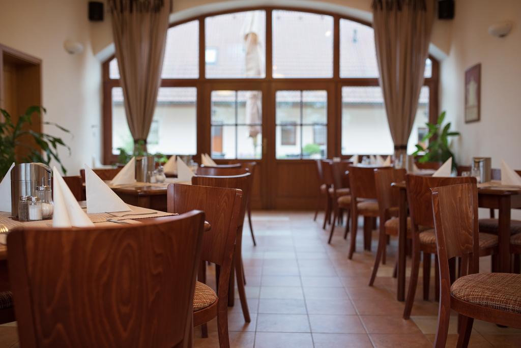 Penzion Nad Oborou Hradec Kralove Exterior foto