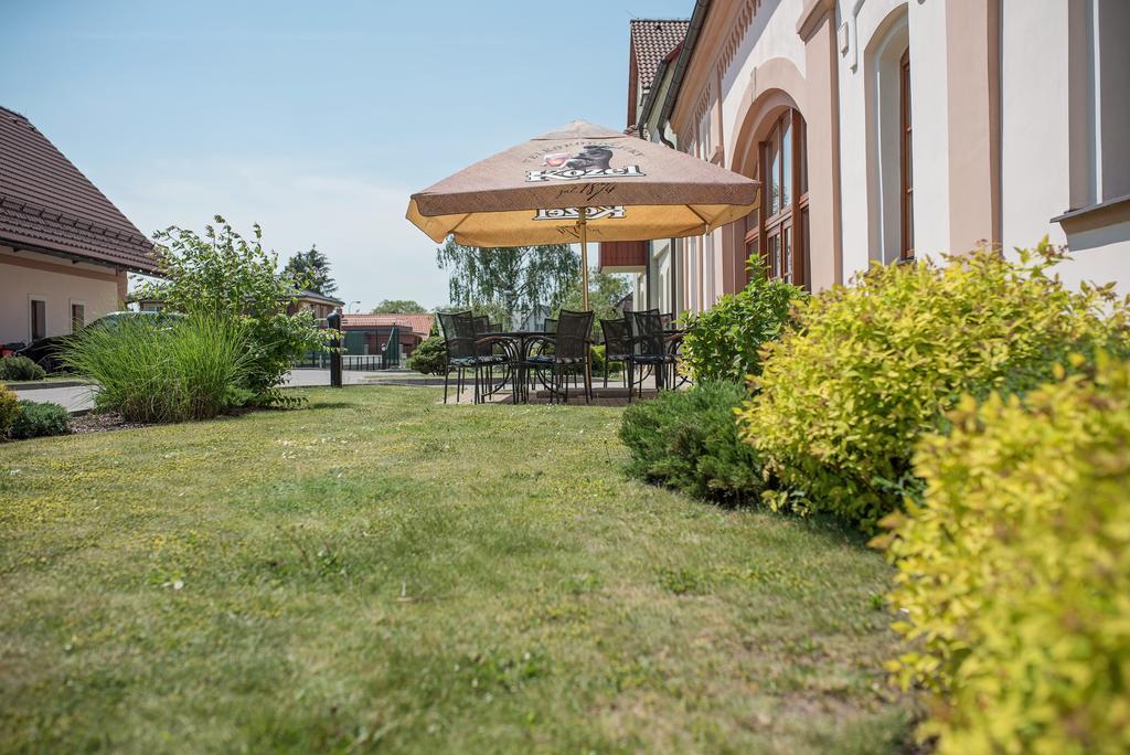 Penzion Nad Oborou Hradec Kralove Exterior foto