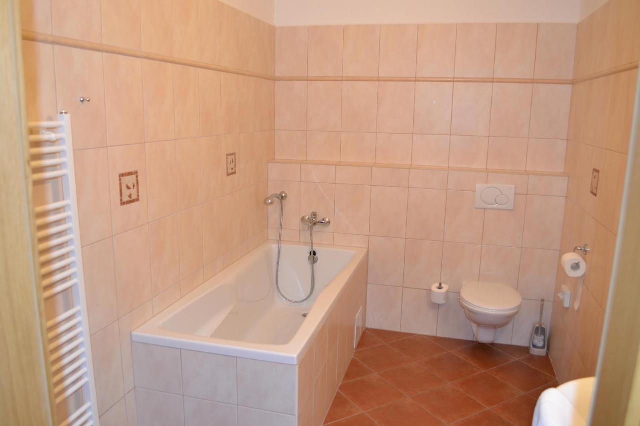 Penzion Nad Oborou Hradec Kralove Quarto foto